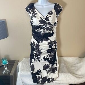 SUZI Chin Ruched Dress Size 8